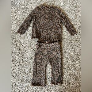 Old Navy Baby Girl brown Leopard outfit long sleeve top and pants 3-6m
